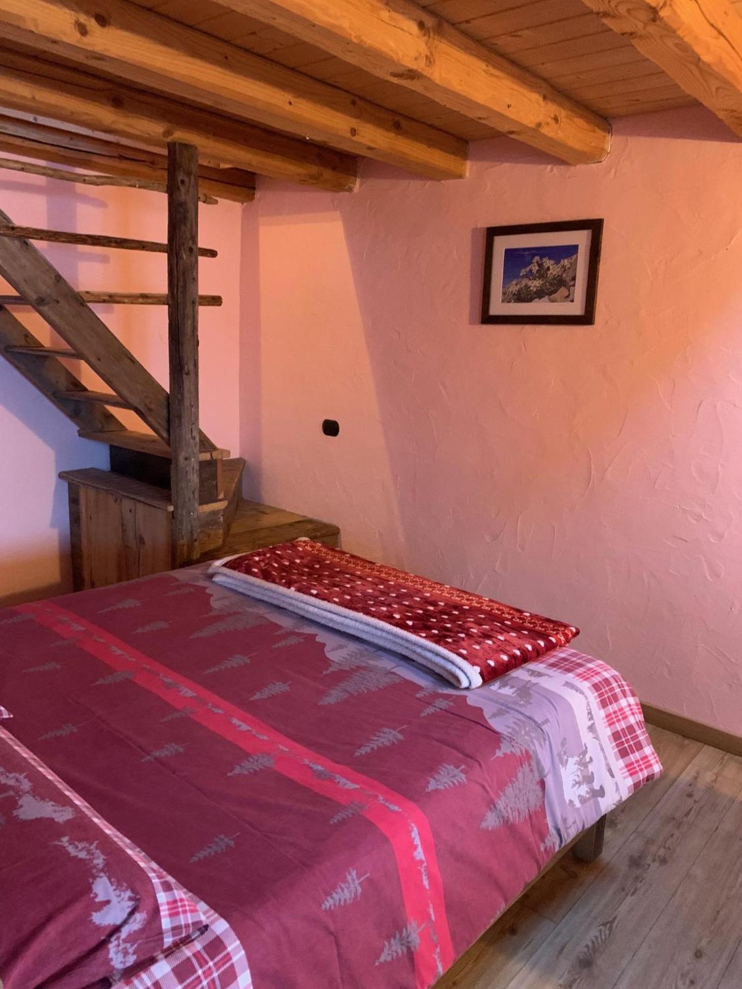 La Ferme Du Grand Paradis Cogne Room photo