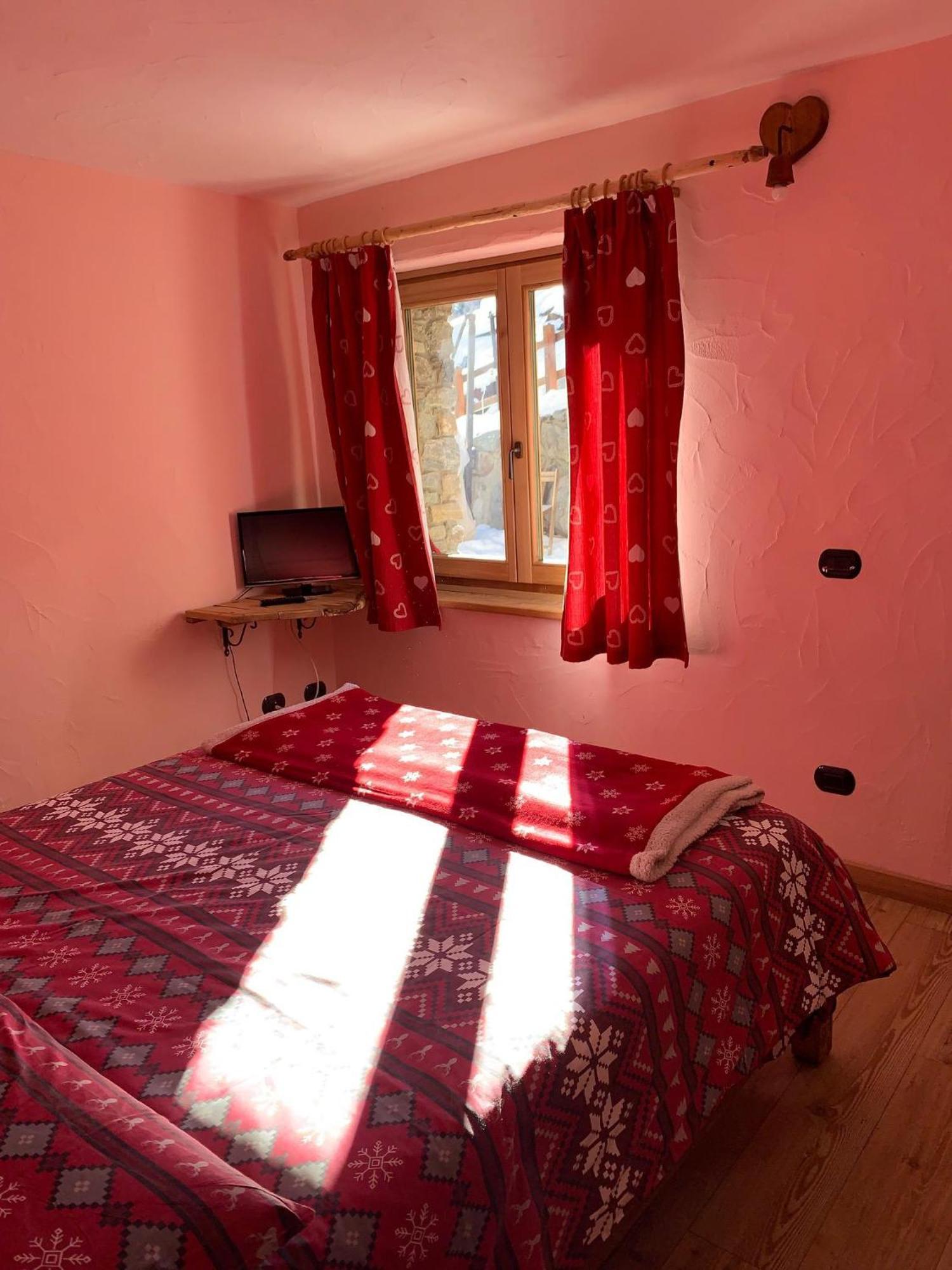 La Ferme Du Grand Paradis Cogne Room photo